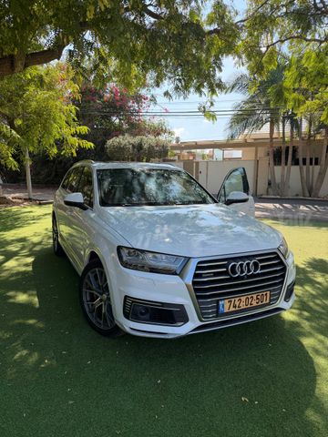 מודעת רכב אאודי Q7