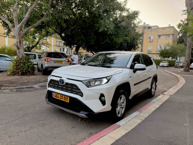 מודעת רכב טויוטה RAV4