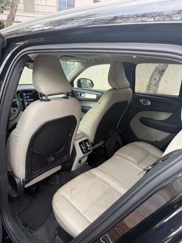 מודעת רכב וולוו XC40