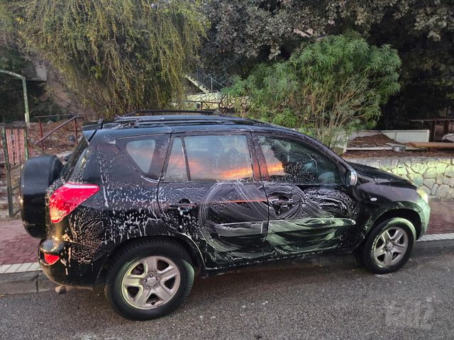 מודעת רכב טויוטה RAV4