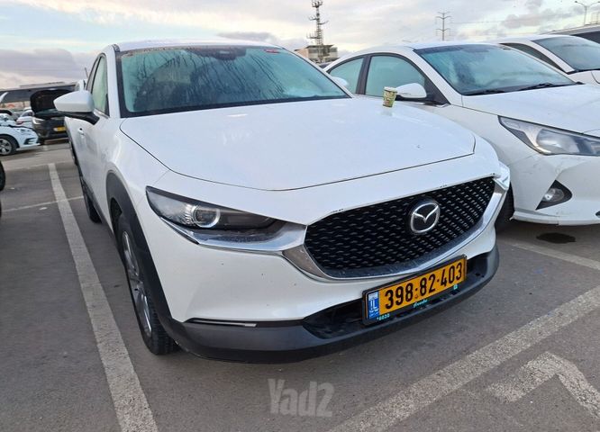 מודעת רכב מאזדה CX-30