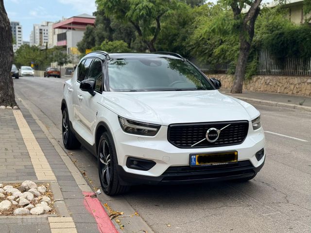 מודעת רכב וולוו XC40
