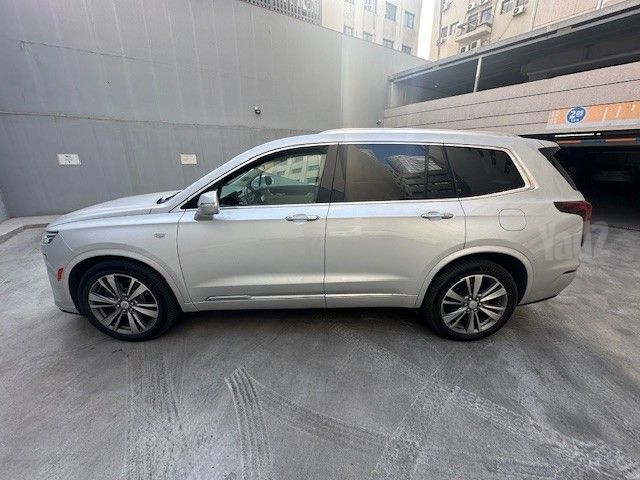 מודעת רכב קאדילק XT6