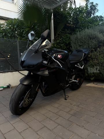 מודעת רכב הונדה CBR600RR