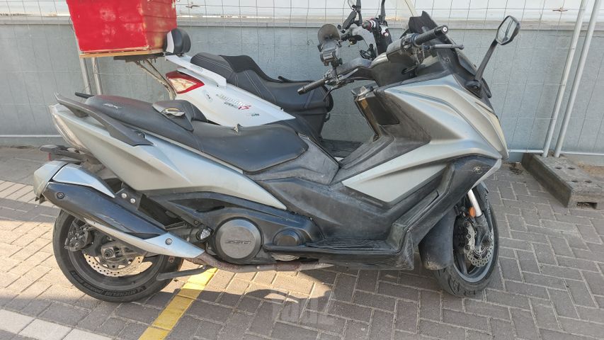 מודעת רכב קימקו AK 550
