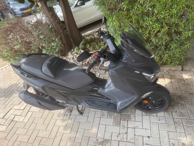 מודעת רכב סאן יאנג ג'וי-מקס Z-300