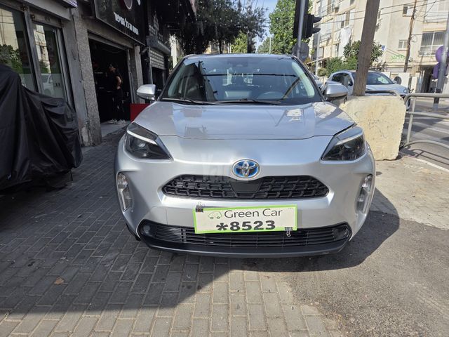 מודעת רכב טויוטה יאריס קרוס