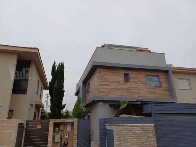 שמואל יבניאלי 44