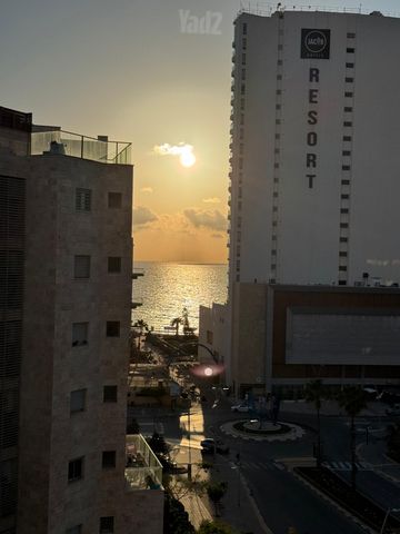 שדרות מנחם בגין 8