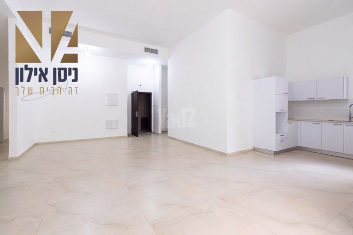 האלונים 4