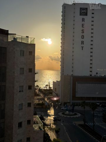 שדרות מנחם בגין 8