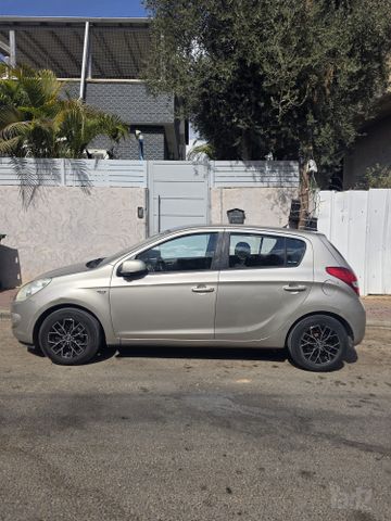 מודעת רכב יונדאי i20