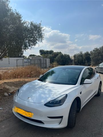 מודעת רכב טסלה מודל 3
