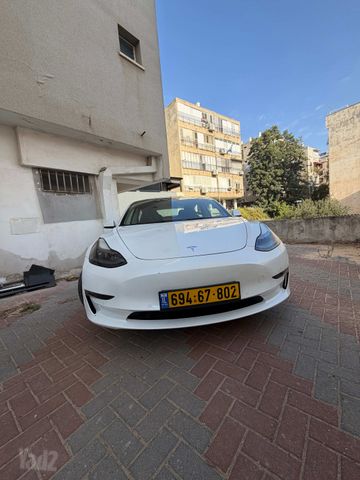 מודעת רכב טסלה מודל 3