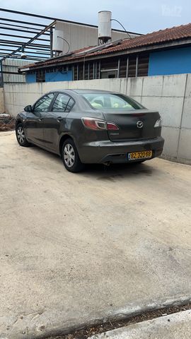 מודעת רכב מאזדה 3