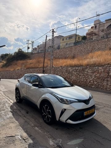 מודעת רכב טויוטה C-HR