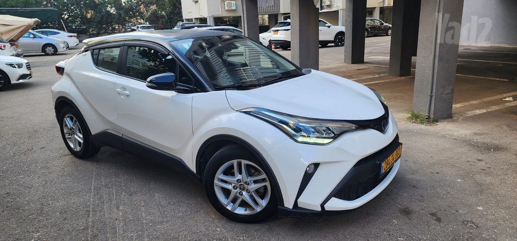 מודעת רכב טויוטה C-HR