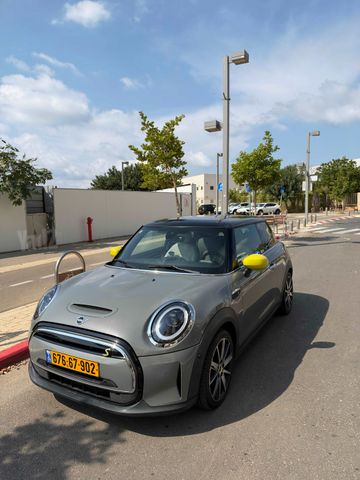 מודעת רכב מיני קופר SE (חשמלית)