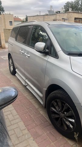 מודעת רכב קיה קרניבל