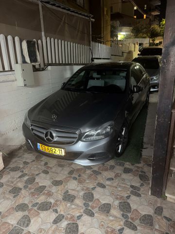 מודעת רכב מרצדס-בנץ E-class