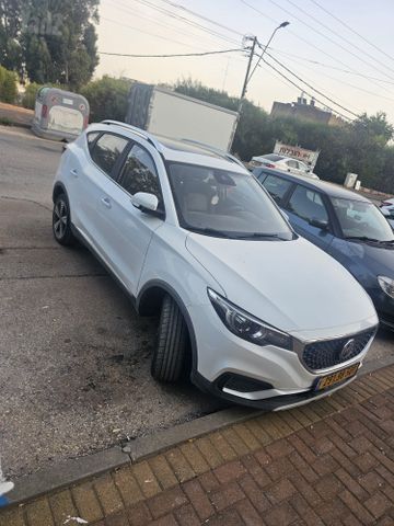 מודעת רכב אם ג'י ZS