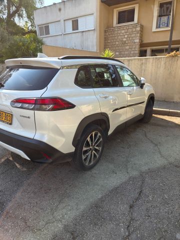 מודעת רכב טויוטה קורולה קרוס