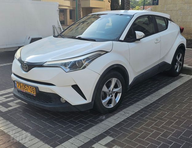 מודעת רכב טויוטה C-HR