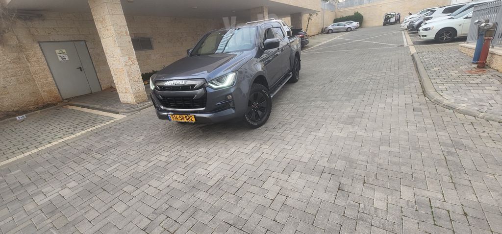 מודעת רכב איסוזו די-מקס