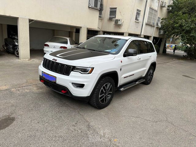 מודעת רכב ג'יפ גרנד צ'ירוקי