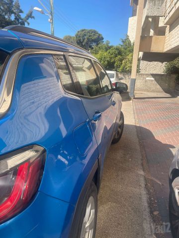 מודעת רכב ג'יפ קומפאס