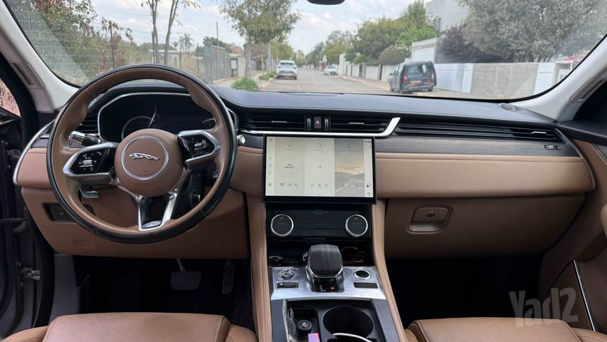 מודעת רכב יגואר F-Pace