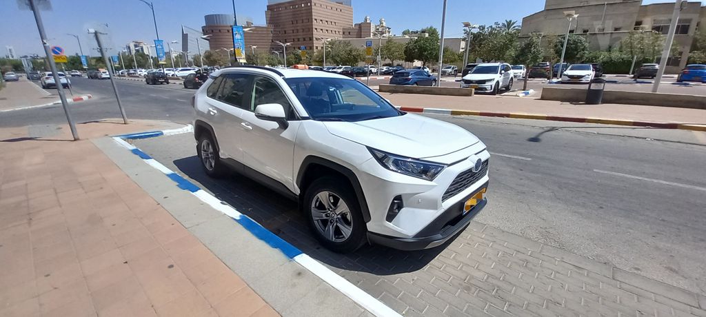מודעת רכב טויוטה RAV4