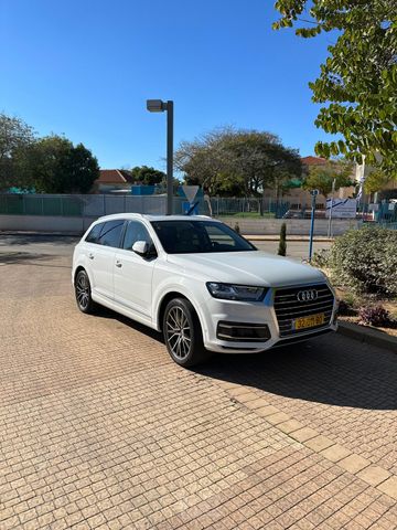 מודעת רכב אאודי Q7