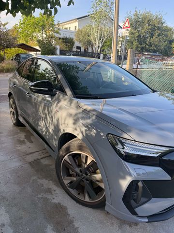 מודעת רכב אאודי Q4 e-tron