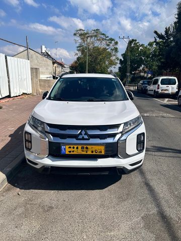 מודעת רכב מיצובישי ASX