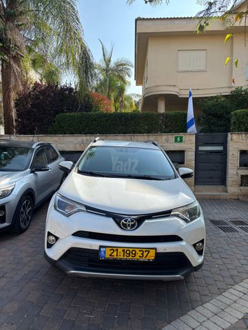 מודעת רכב טויוטה RAV4