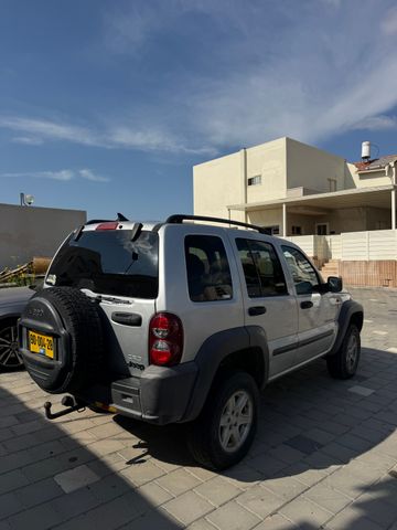 מודעת רכב ג'יפ צ'ירוקי 1