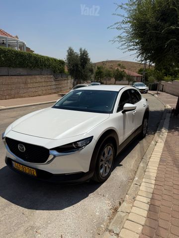 מודעת רכב מאזדה CX-30