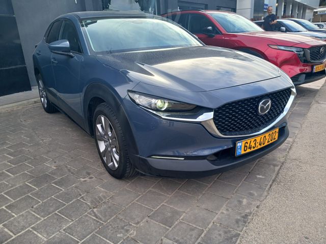 מודעת רכב מאזדה CX-30