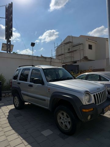 מודעת רכב ג'יפ צ'ירוקי