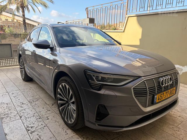 מודעת רכב אאודי E-tron
