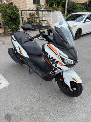 מודעת רכב סאן יאנג ג'וי-מקס Z-300