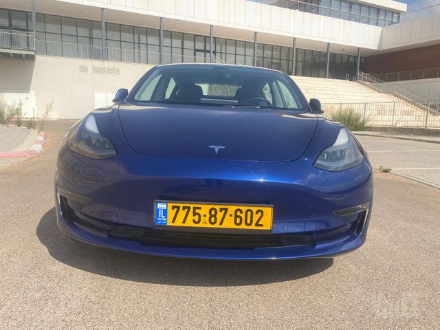 מודעת רכב טסלה מודל 3