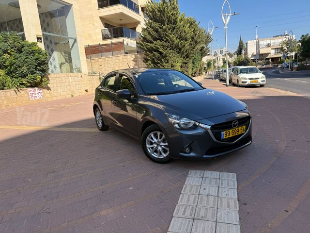 מודעת רכב מאזדה 2
