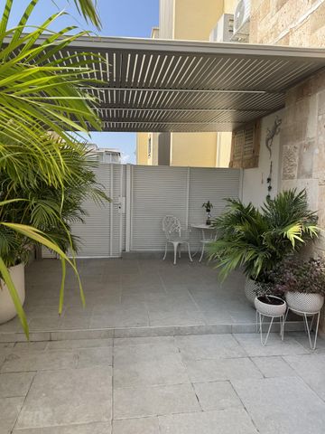 הדקלים 21