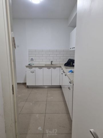 אדמורי ויז'ניץ 6