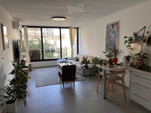 תרמ"ב 21