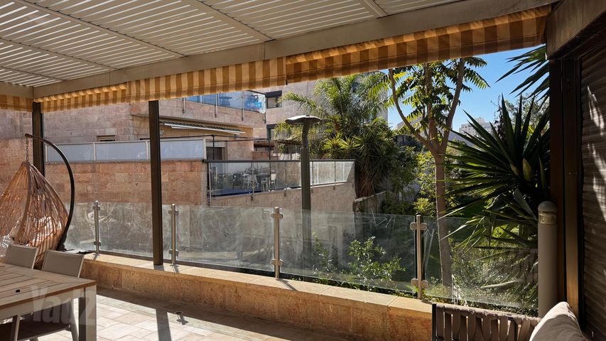 דו משפחתי למכירה בירושלים (תיווך)