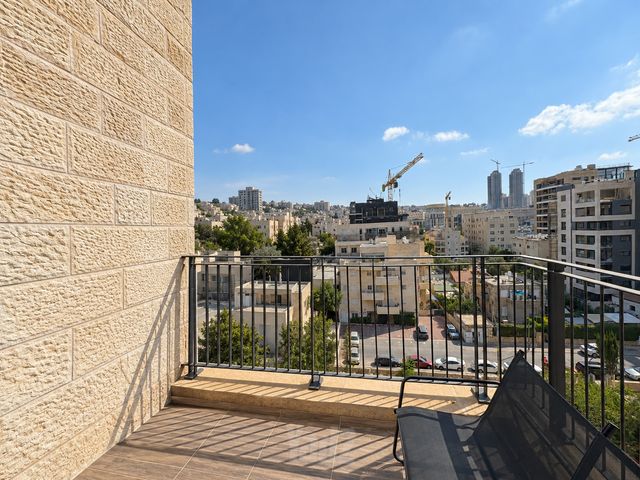 דירה למכירה בירושלים (תיווך) — 4