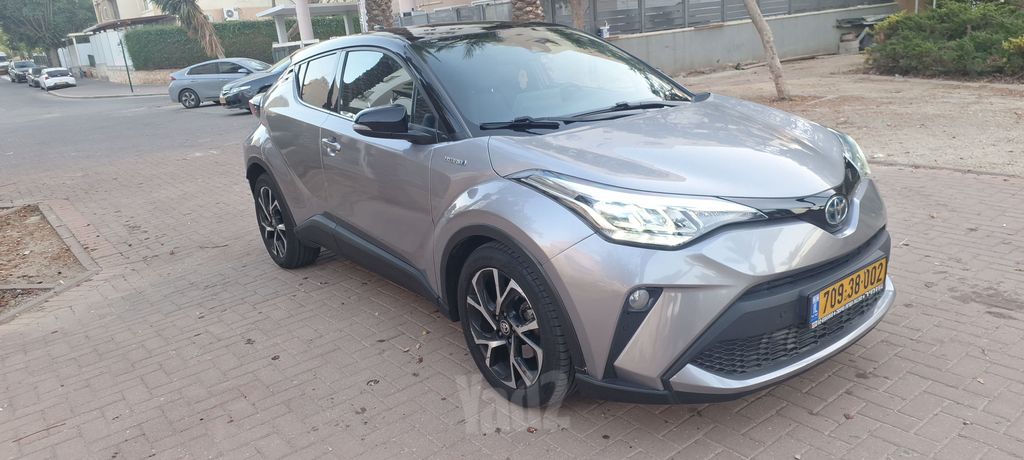 מודעת רכב טויוטה C-HR